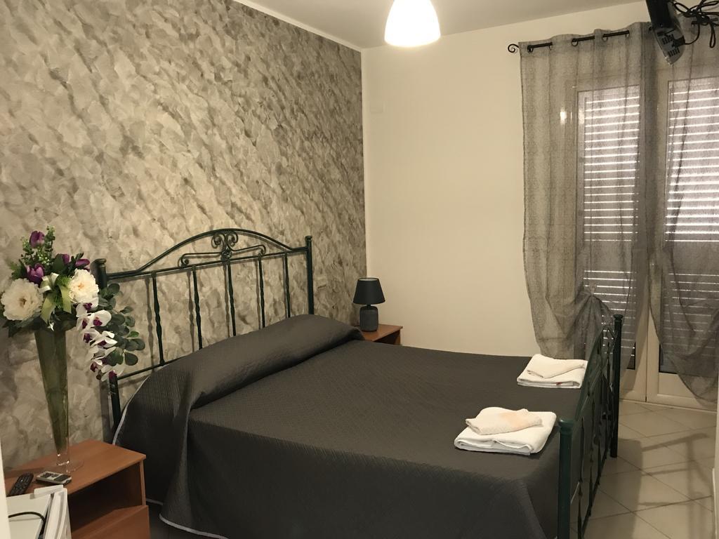Rosy And Roby Bed & Breakfast Gasponi Екстериор снимка